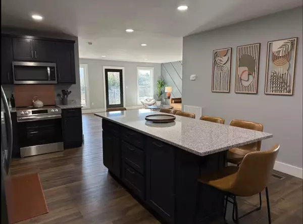 Trenton, GA 30752,700 Sells LN