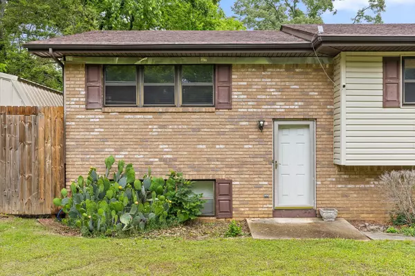 Hixson, TN 37343,821 Sutton DR