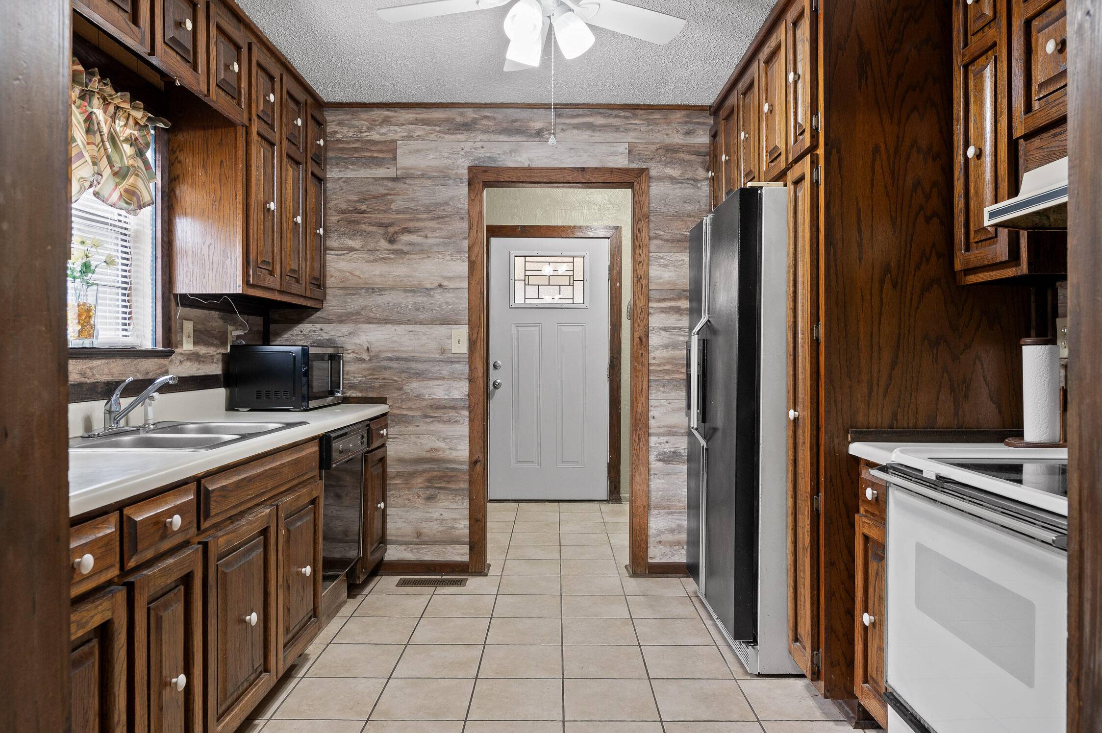 Trenton, GA 30752,848 Back Valley RD