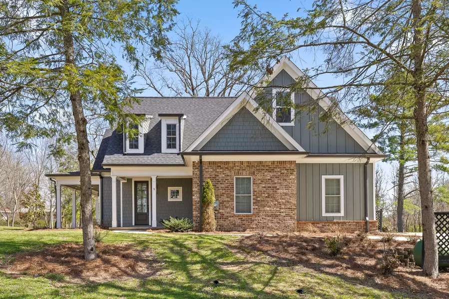30 Maple Leaf TRL, Lookout Mountain, GA 30750