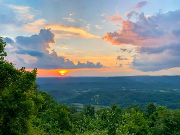 9597 Scenic HWY, Lookout Mountain, GA 30750