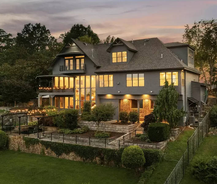 381 View DR, Chattanooga, TN 37404