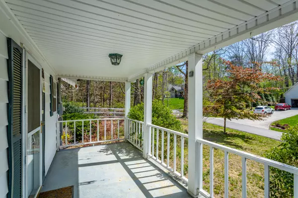Signal Mountain, TN 37377,815 Bell AVE