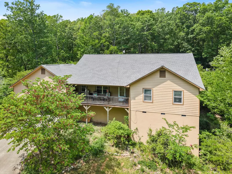 798 Deerfield LN, Sugar Valley, GA 30746