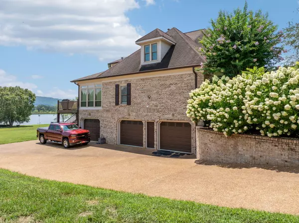 Ooltewah, TN 37363,9060 Gull LN