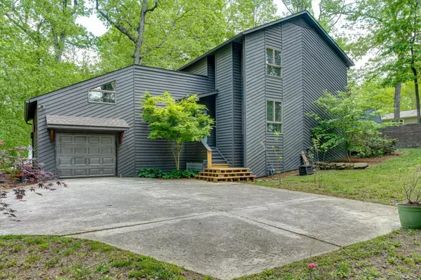 Signal Mountain, TN 37377,612 Carolina AVE