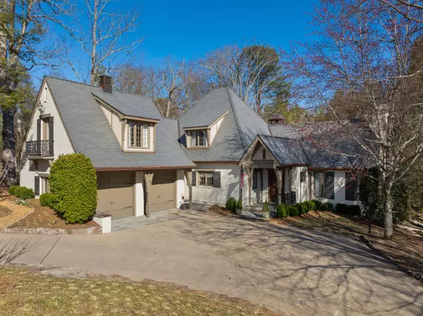 303 Brow RD, Lookout Mountain, TN 37350