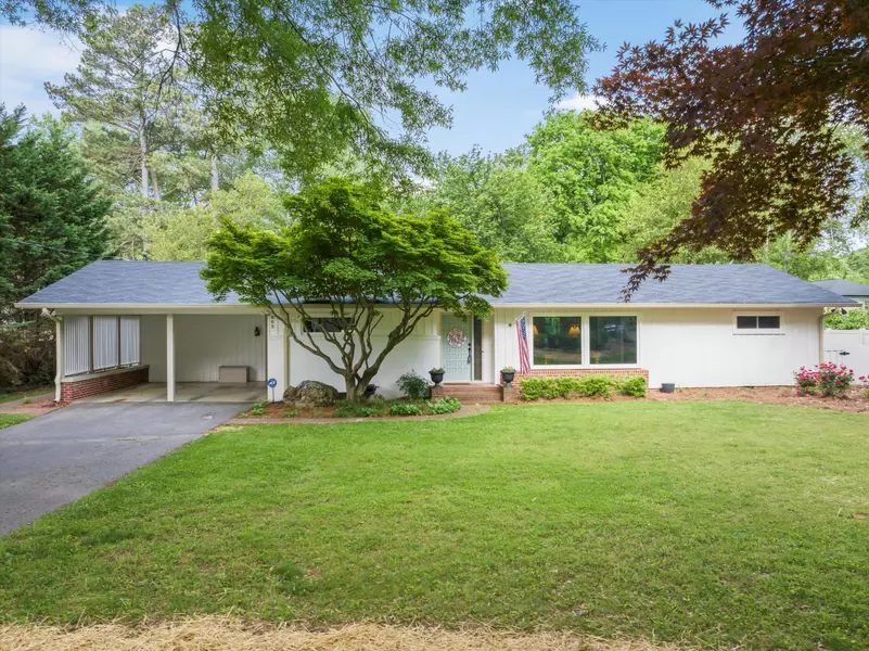 902 Linden DR, Dalton, GA 30720