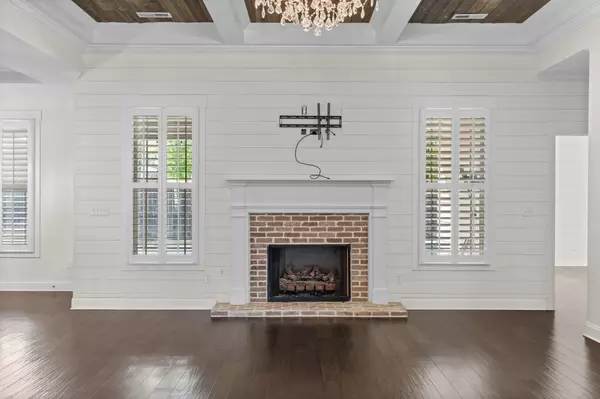 Ooltewah, TN 37363,7318 Burberry TRL