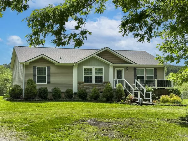 2218 Harvest LN, Dandridge, TN 37725