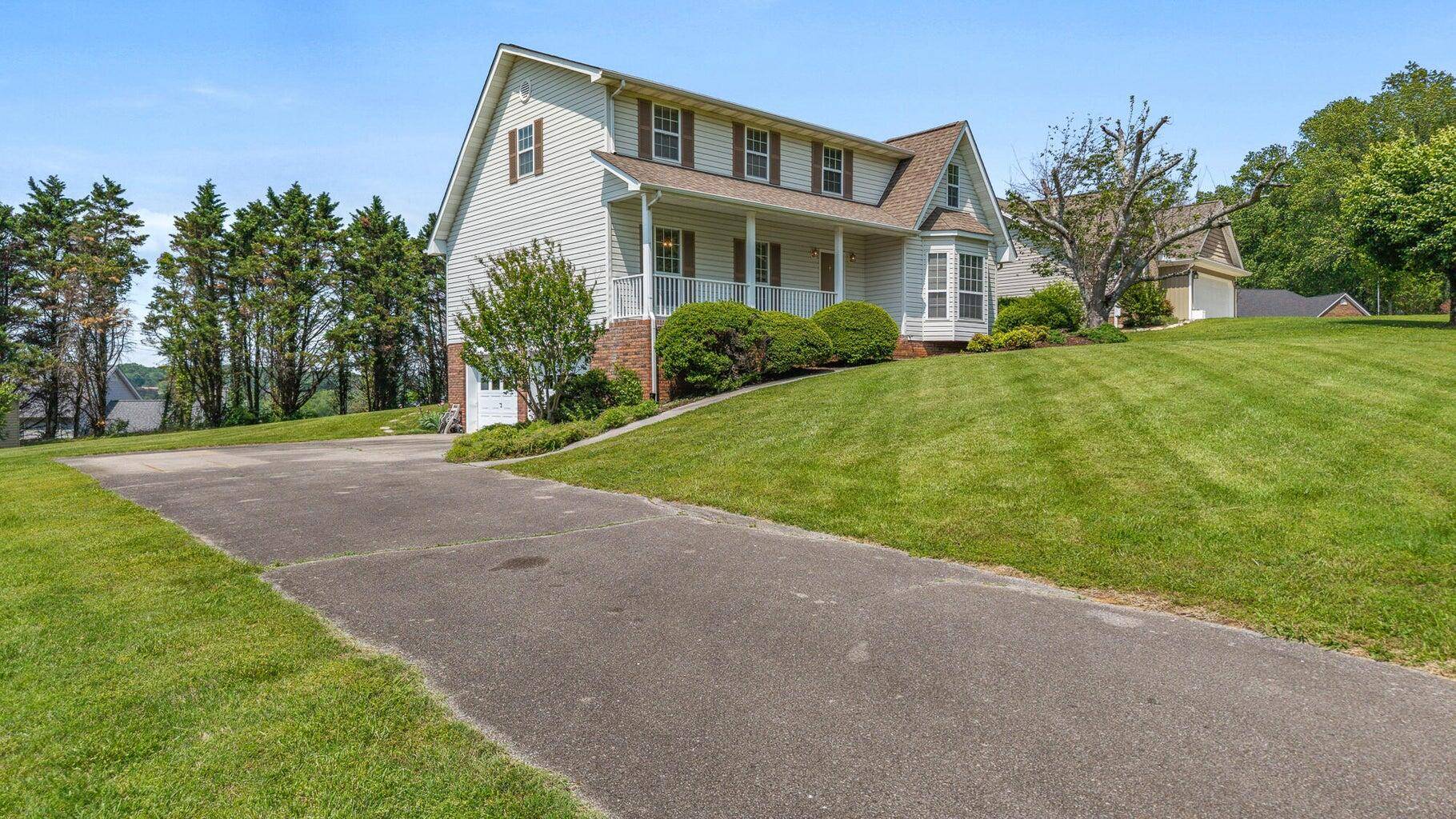 2412 Colonial DR, Athens, TN 37303