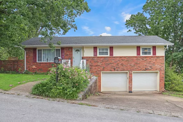 1329 Clearpoint DR, Hixson, TN 37343