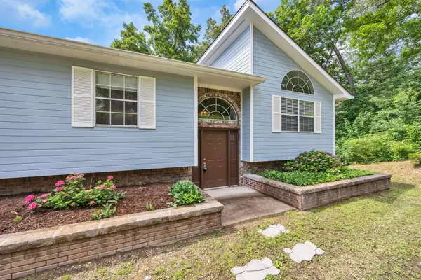 216 Longview DR, Rossville, GA 30741