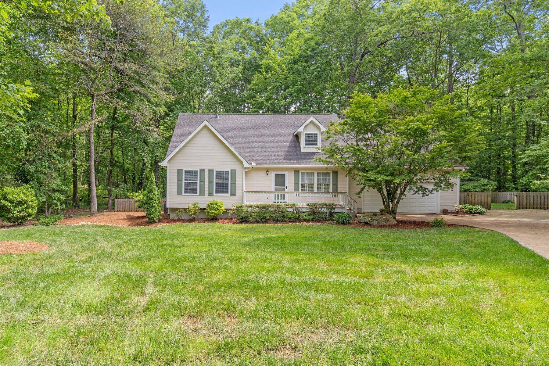 1623 Devlan Forest LN, Signal Mountain, TN 37377