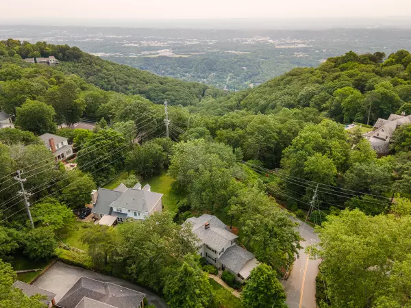 Lookout Mountain, TN 37350,504 Fleetwood DR