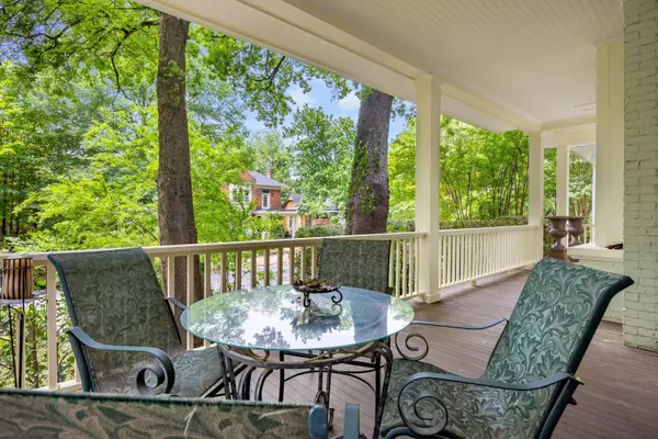 Chattanooga, TN 37403,833 Oak ST