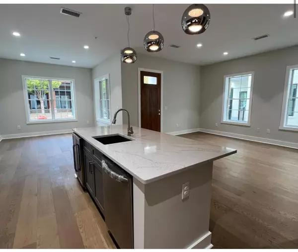 Chattanooga, TN 37402,136 13th ST