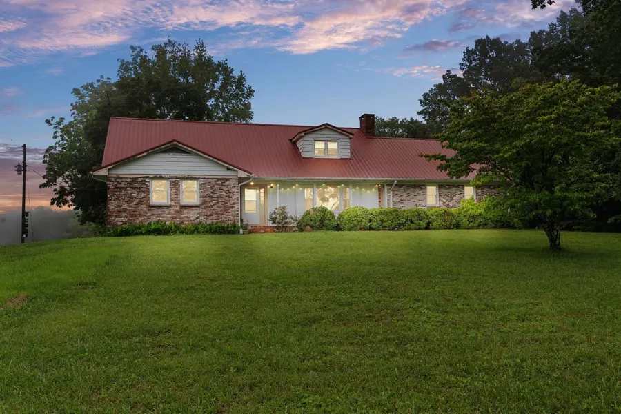 517 Possum Trot RD, Grandview, TN 37337