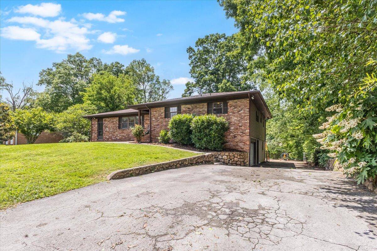 Chattanooga, TN 37415,4515 Ravenwood DR