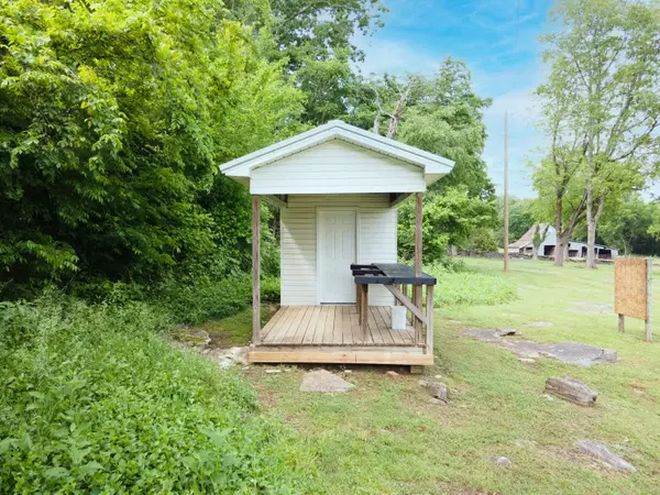 Petersburg, TN 37144,29 Roger Monk Road