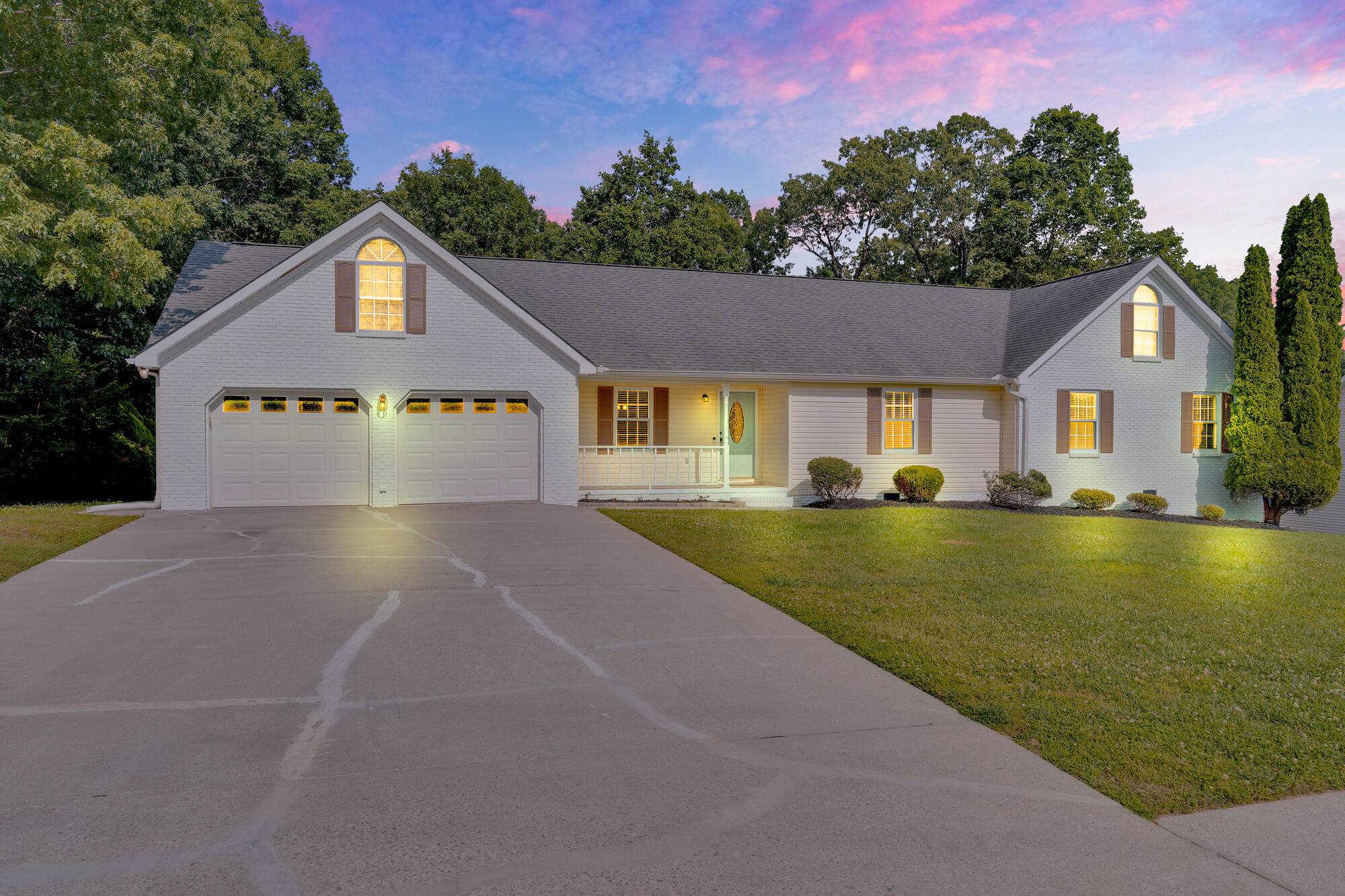 656 Blue Bird LN, Ringgold, GA 30736