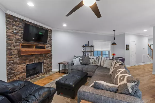 Chattanooga, TN 37405,206 Peak ST