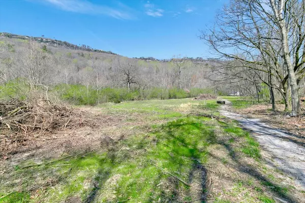 Chattanooga, TN 37415,1009 Reads Lake RD