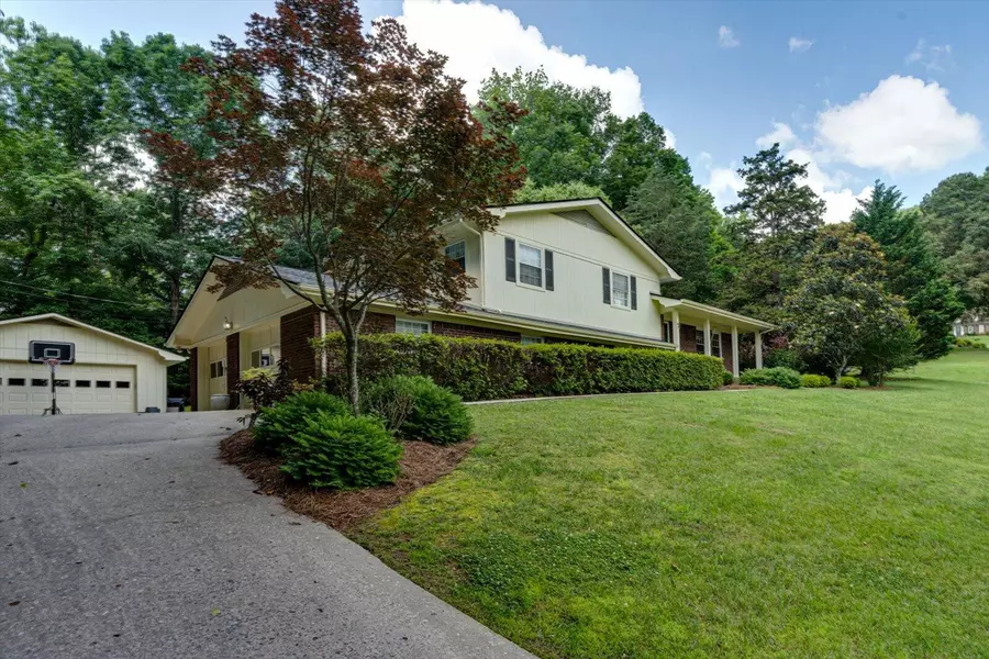 2203 Mathis LN, Dalton, GA 30720