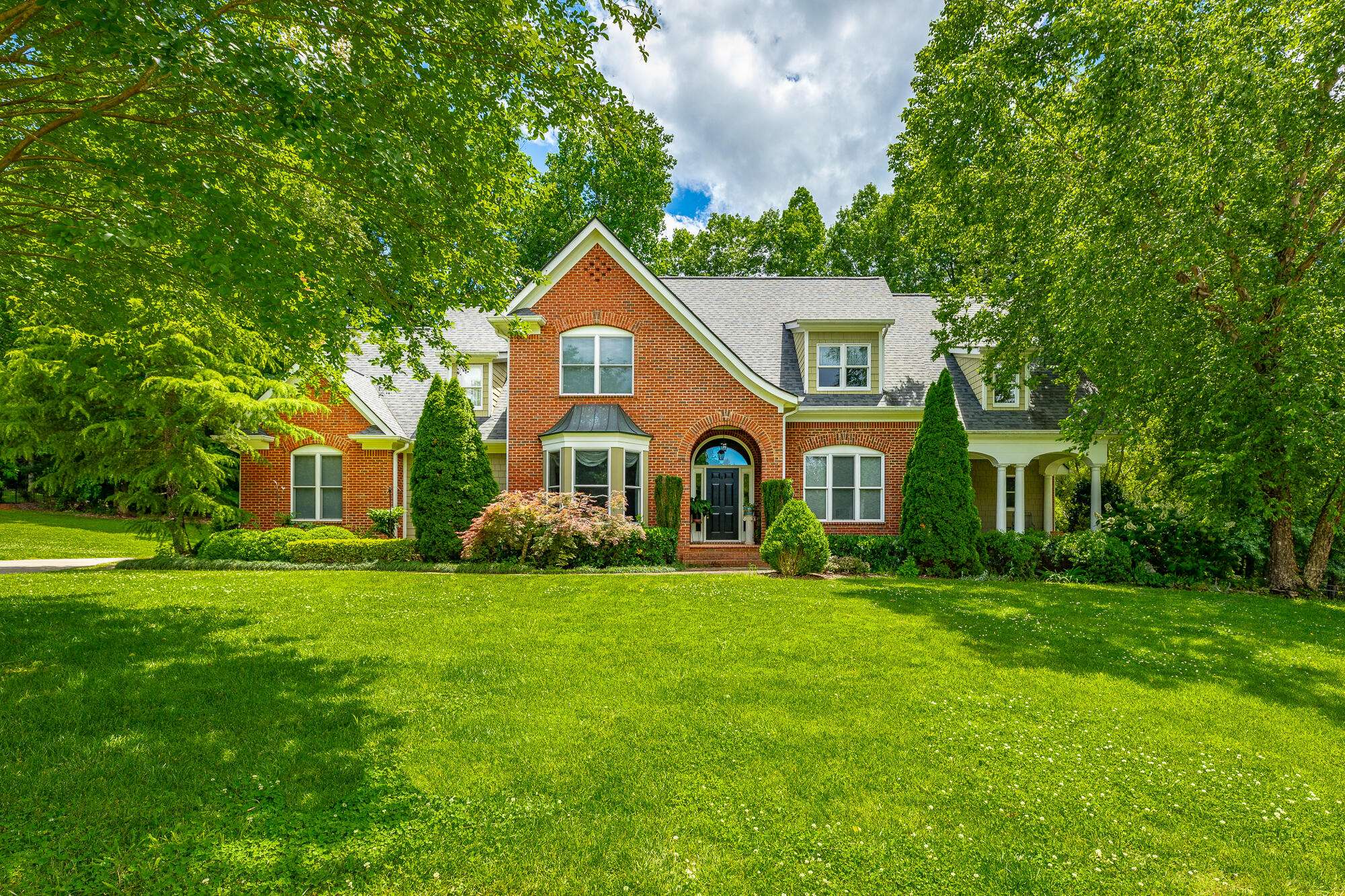 9542 Legacy Oaks DR, Ooltewah, TN 37363