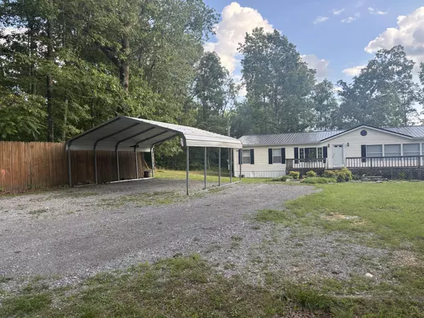 Trenton, GA 30752,888 Wells RD