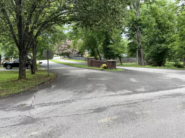 Hixson, TN 37343,7815 Parkshore CIR