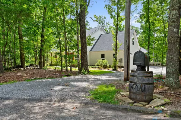 Signal Mountain, TN 37377,4700 Creek Point LN