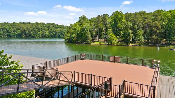 1784 River Breeze DR, Soddy Daisy, TN 37379