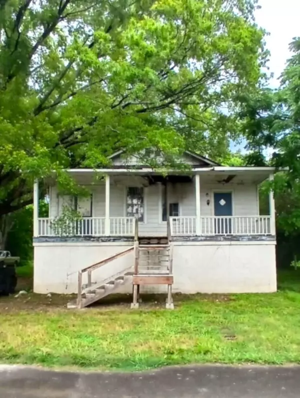 207 9th ST, Chickamauga, GA 30707