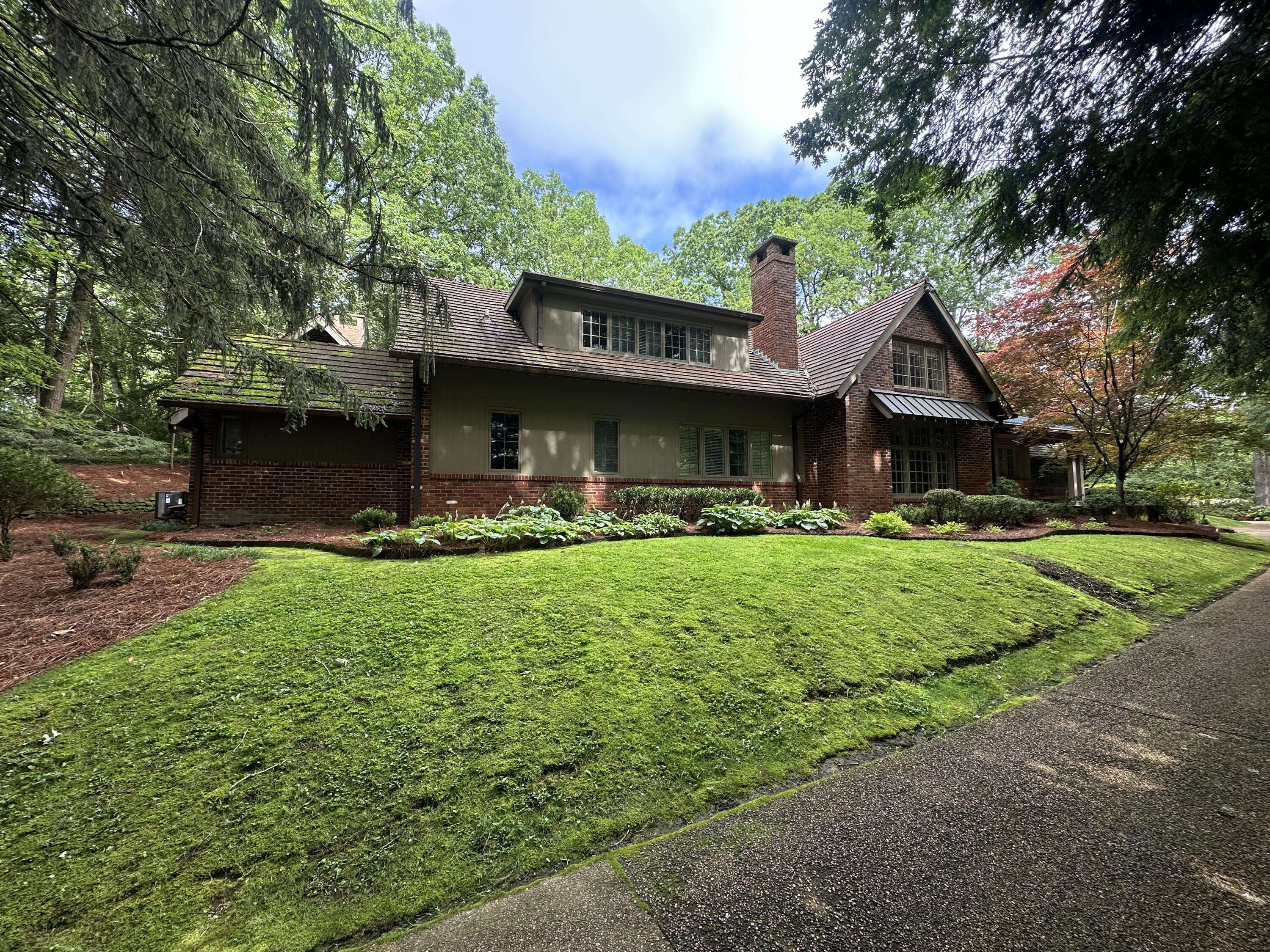 1001 Scenic HWY, Lookout Mountain, TN 37350