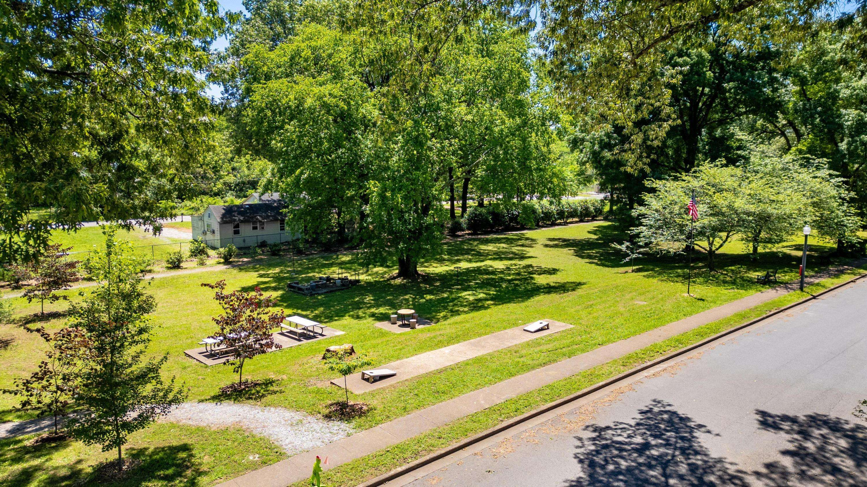 Chattanooga, TN 37404,215 Morningside DR