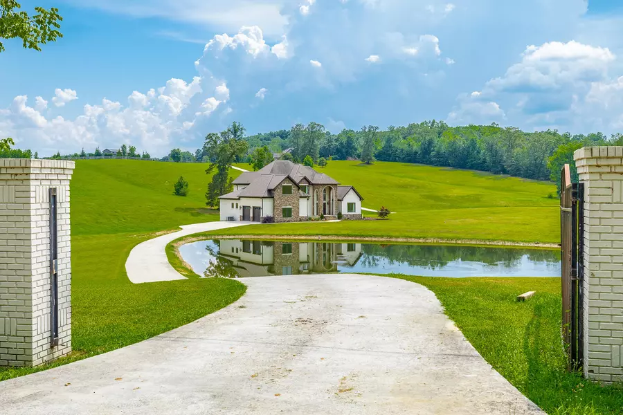 1524 Green Pond RD, Soddy Daisy, TN 37379