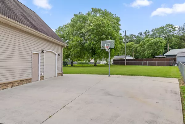 South Pittsburg, TN 37380,220 Charlene PL