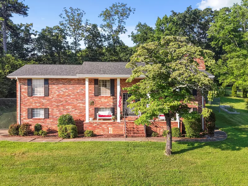 2124 Colonial Parkway DR, Chattanooga, TN 37421