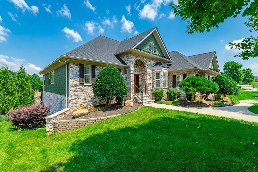 3106 Reflection LN, Ooltewah, TN 37363