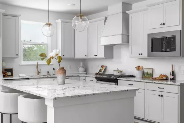 Ooltewah, TN 37363,6957 Mercedes LN