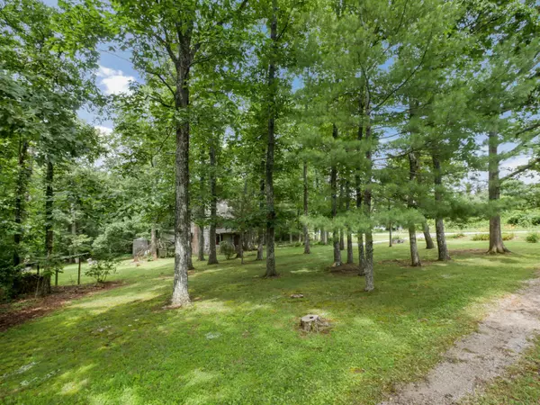 Signal Mountain, TN 37377,945 Miller RD