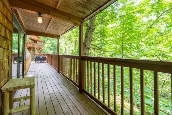 Gatlinburg, TN 37738,913 Ski Mountain RD