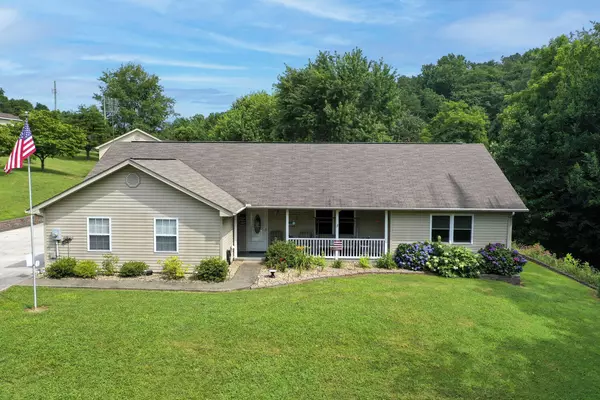 1733 Oakdale DR, Dandridge, TN 37725