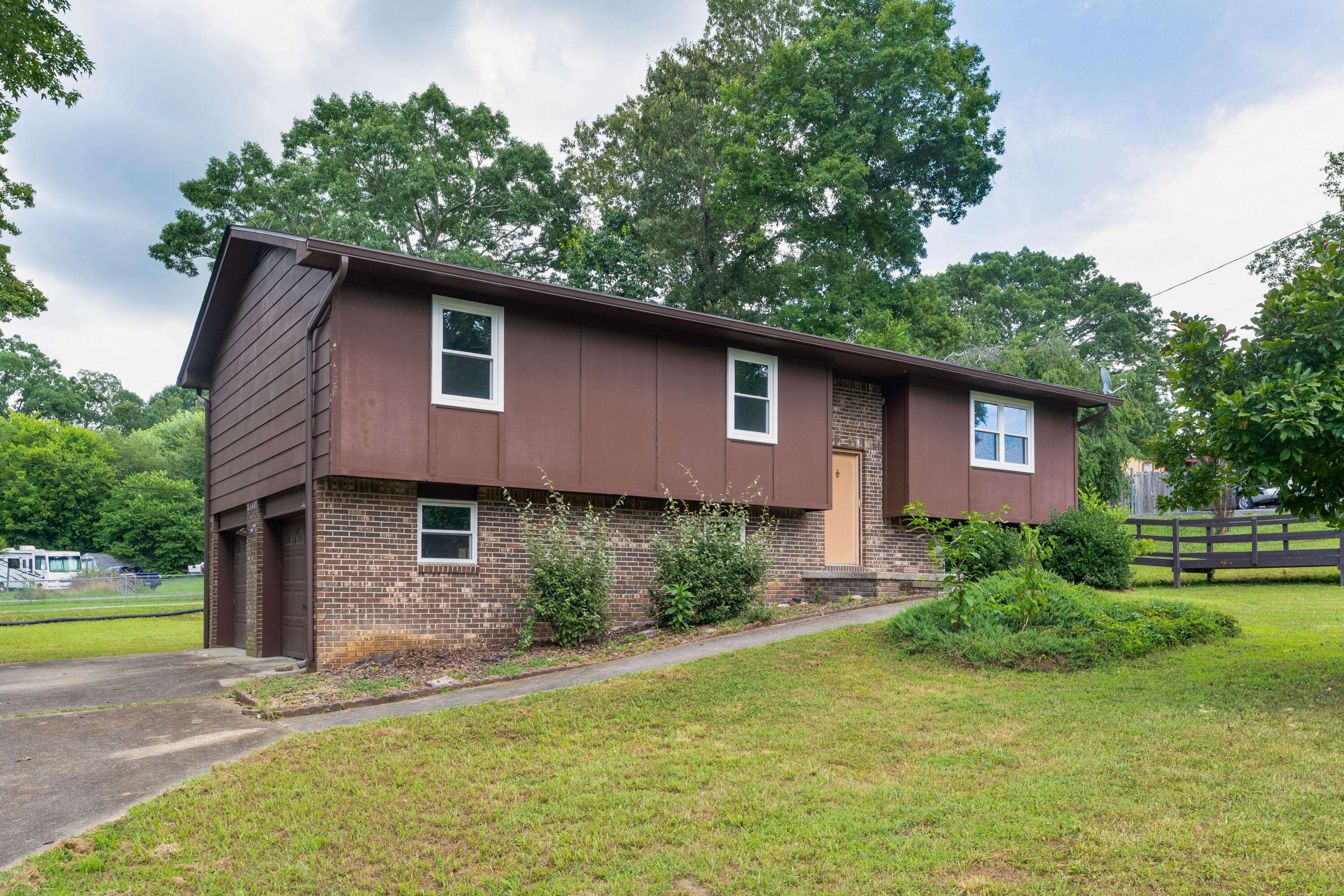 Hixson, TN 37343,8212 Thornwood DR