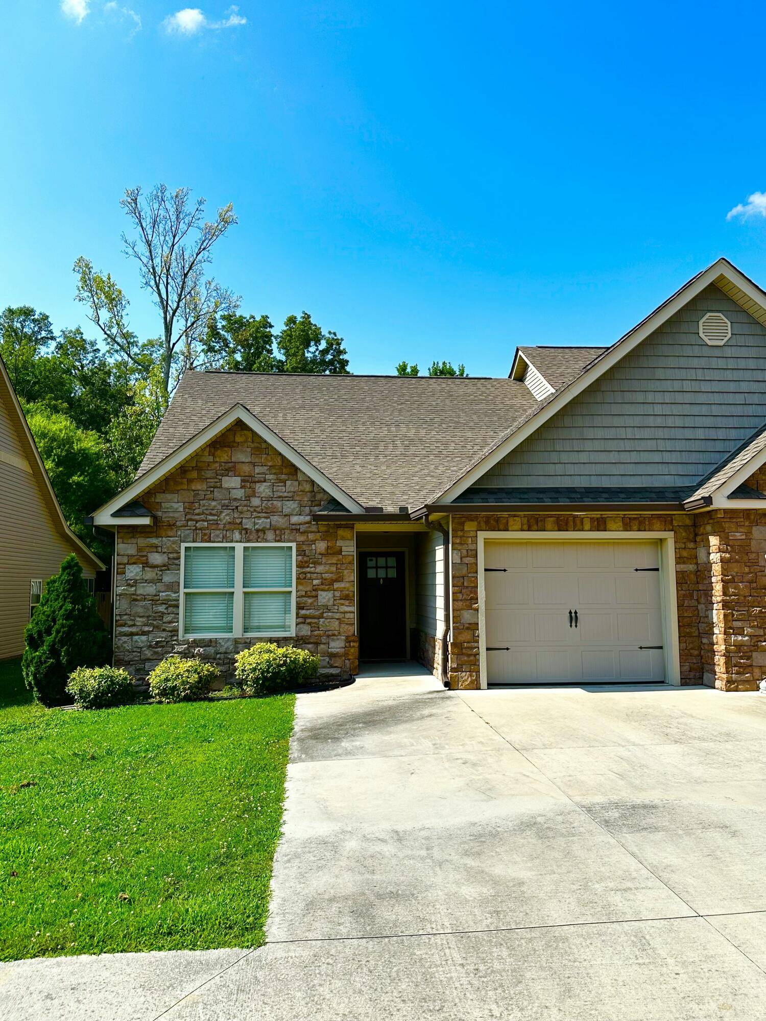 83 Daybreak DR, Rossville, GA 30741