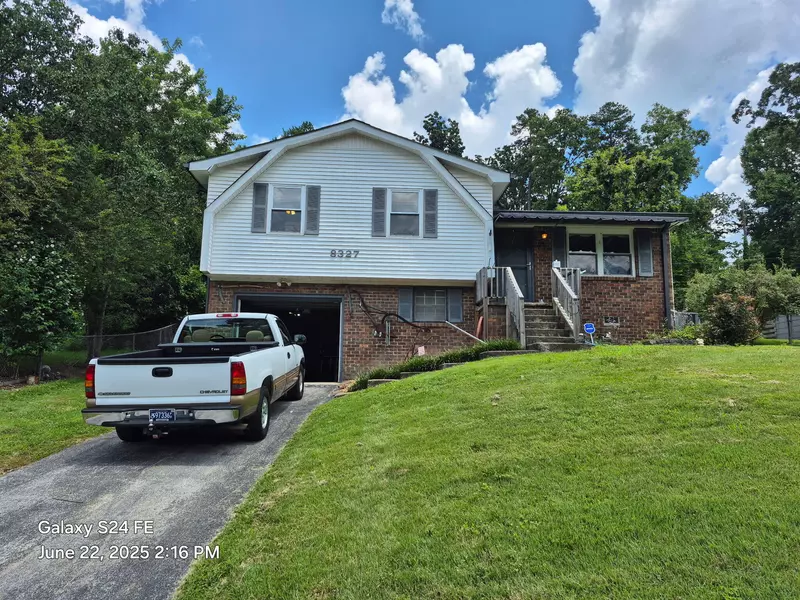 8327 Middle RD, Ooltewah, TN 37363