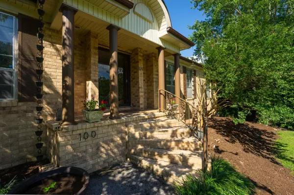 100 Pine Cone LN, Chattanooga, TN 37415