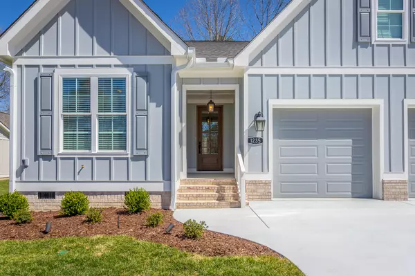 Soddy Daisy, TN 37379,1235 Bentley LN