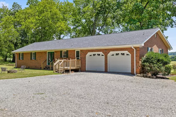 Sweetwater, TN 37874,120 Grassy LN